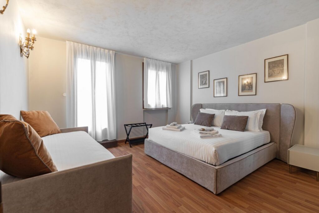 Suite with city view at Ca’ Morosini in Venice