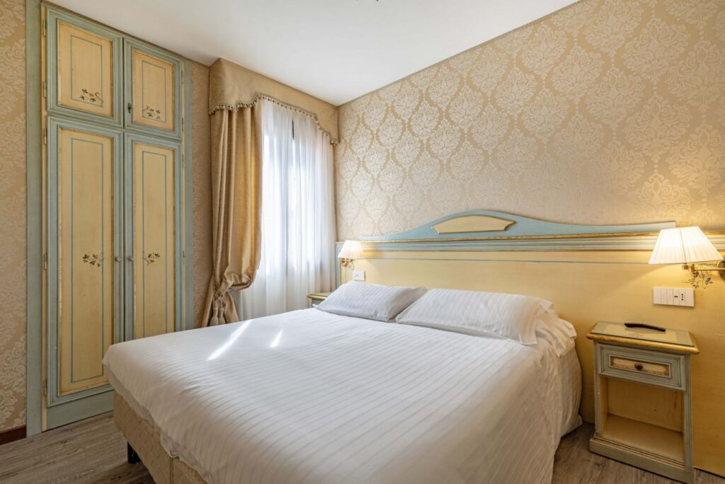 Double room at Hotel Falier in Venice