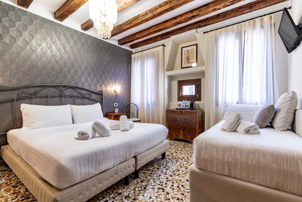 Triple room at Locanda Art Déco in Venice